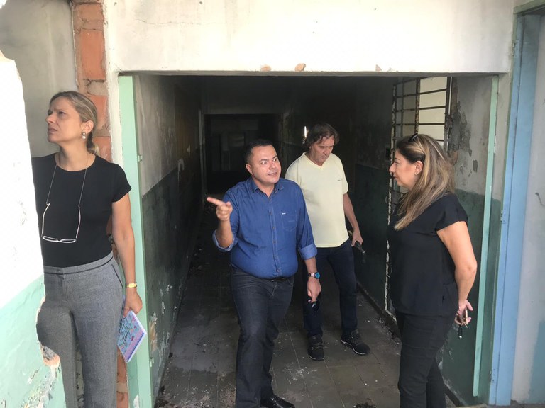Vereadora Professora Daniela conquista berçário em prédio desativado e realiza vistoria no local
