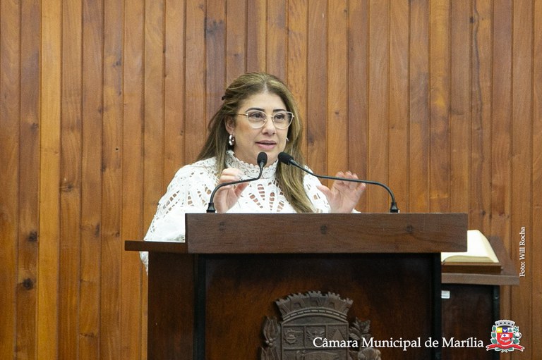 Vereadora Professora Daniela defende acesso à merenda a todos profissionais da Educação
