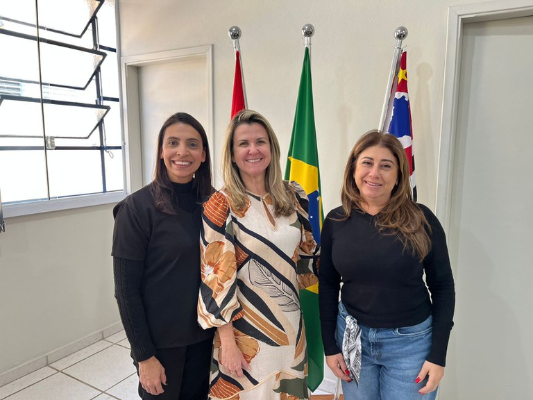 Vereadora Professora Daniela fortalece diálogo e apresenta projetos para contribuir com a Educação