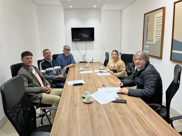Vereadora Professora Daniela se reúne com fiscais para discutir ações de conscientização sobre soltura de fogos