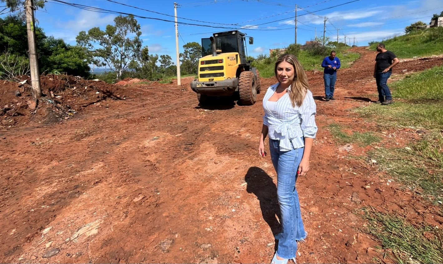 Vereadora Professora Daniela solicita melhorias no asfalto de ruas da região Sul