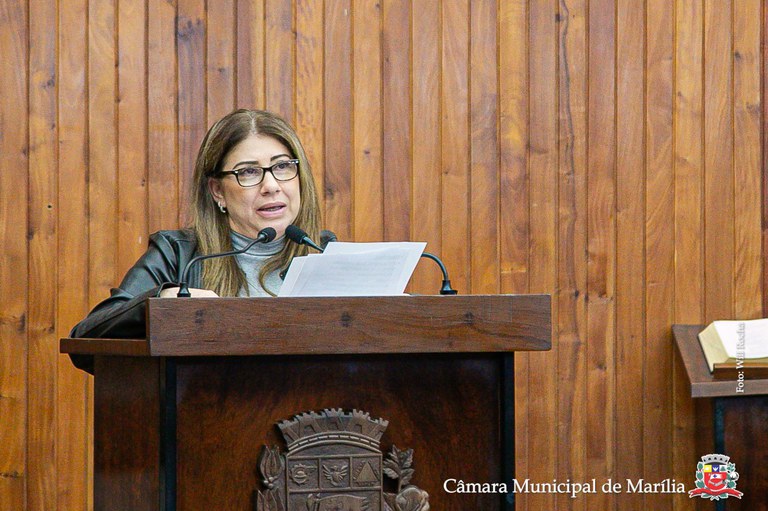 Vereadora Professora Daniela solicita transporte para idosos atendidos no Centro Dia