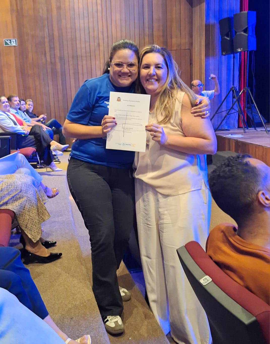 Vânia Ramos com Aila Dahwache Rocha, docente da Unesp e que atualmente é vice-supervisora do CER