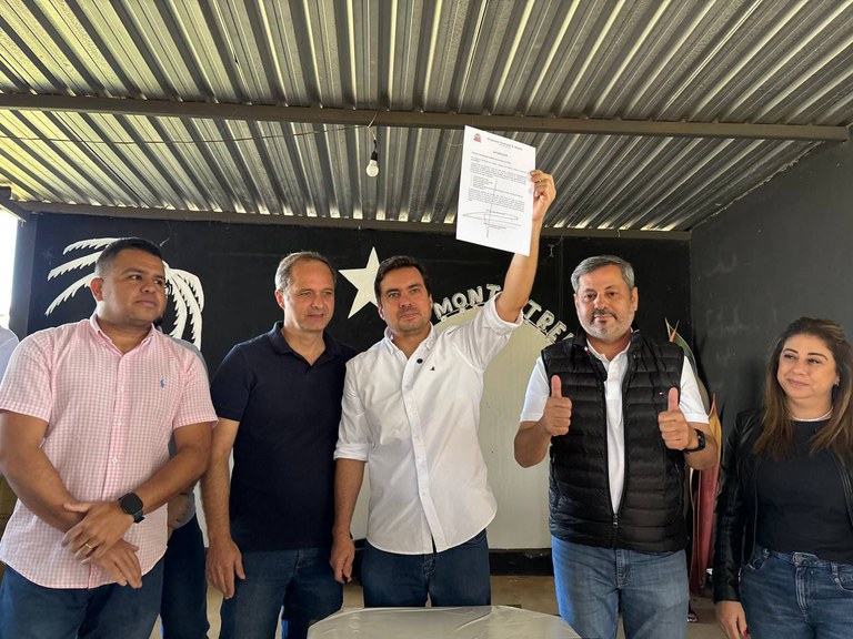 Vereadores acompanham início da pavimentação asfáltica da avenida Luiz Toffoli