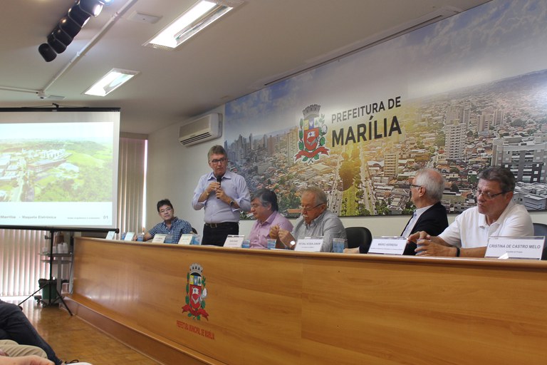 Vereadores acompanham lançamento da obra do Sesc de Marília durante solenidade na Prefeitura