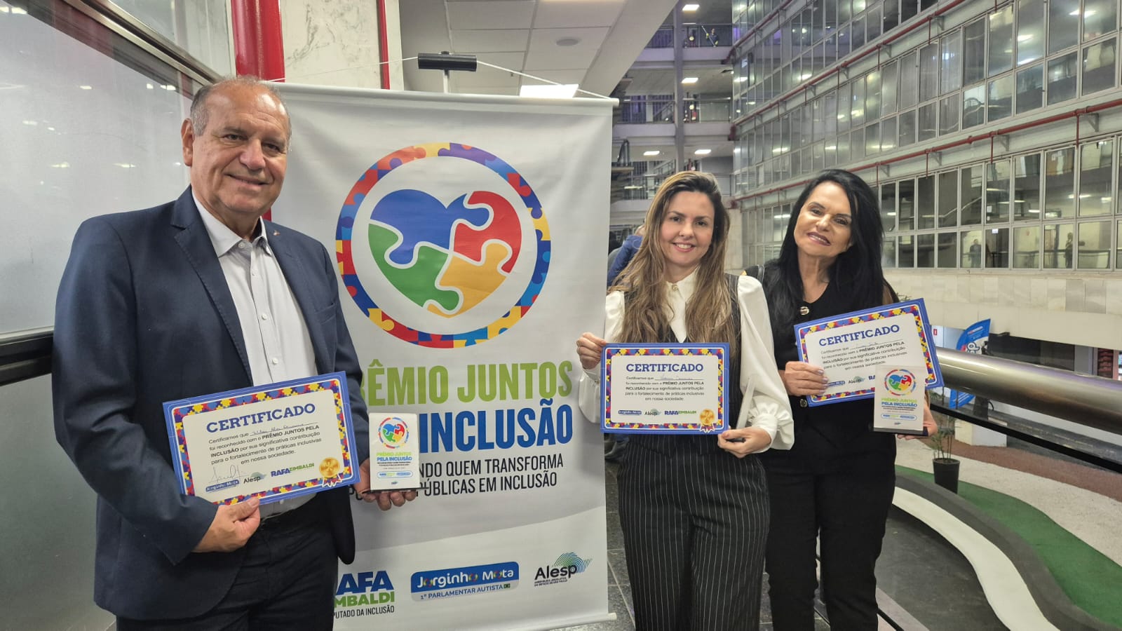 Vereadores de Marília recebem prêmio na Alesp pelo trabalho de inclusão social