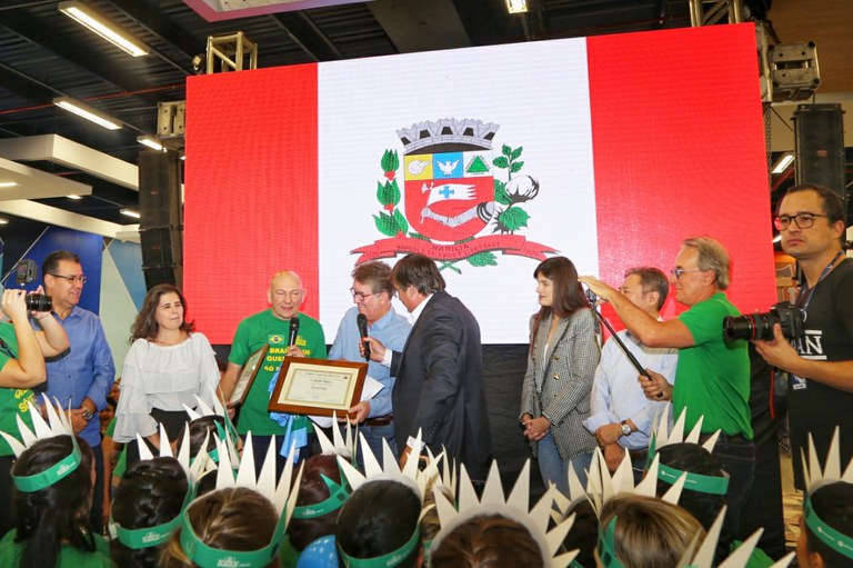 Vereadores participam da inauguração da Havan e Legislativo reconhece Hang como Visitante Ilustre