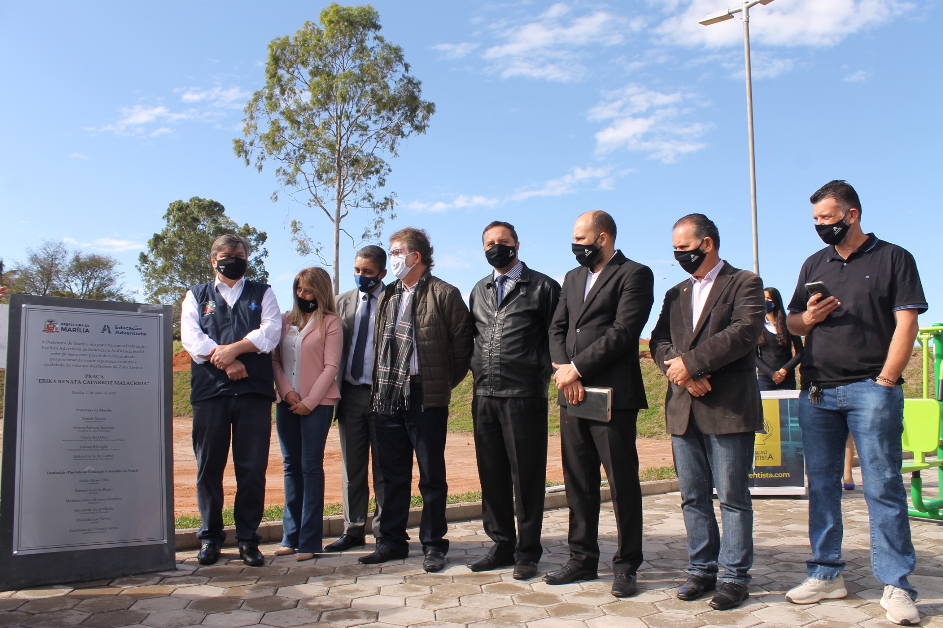 Vereadores prestigiam a inauguração de praça que faz homenagem póstuma a voluntária cristã