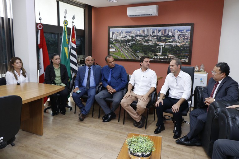 Vereadores recebem prefeito e diálogo entre poderes é reforçado