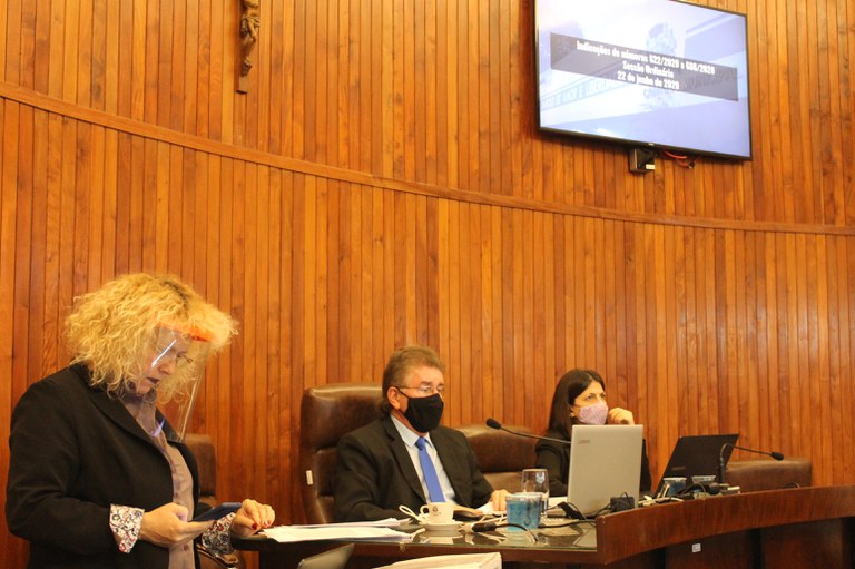Vereadores se reúnem hoje e pauta conta com 69 indicações, 56 requerimentos e 6 projetos de Lei