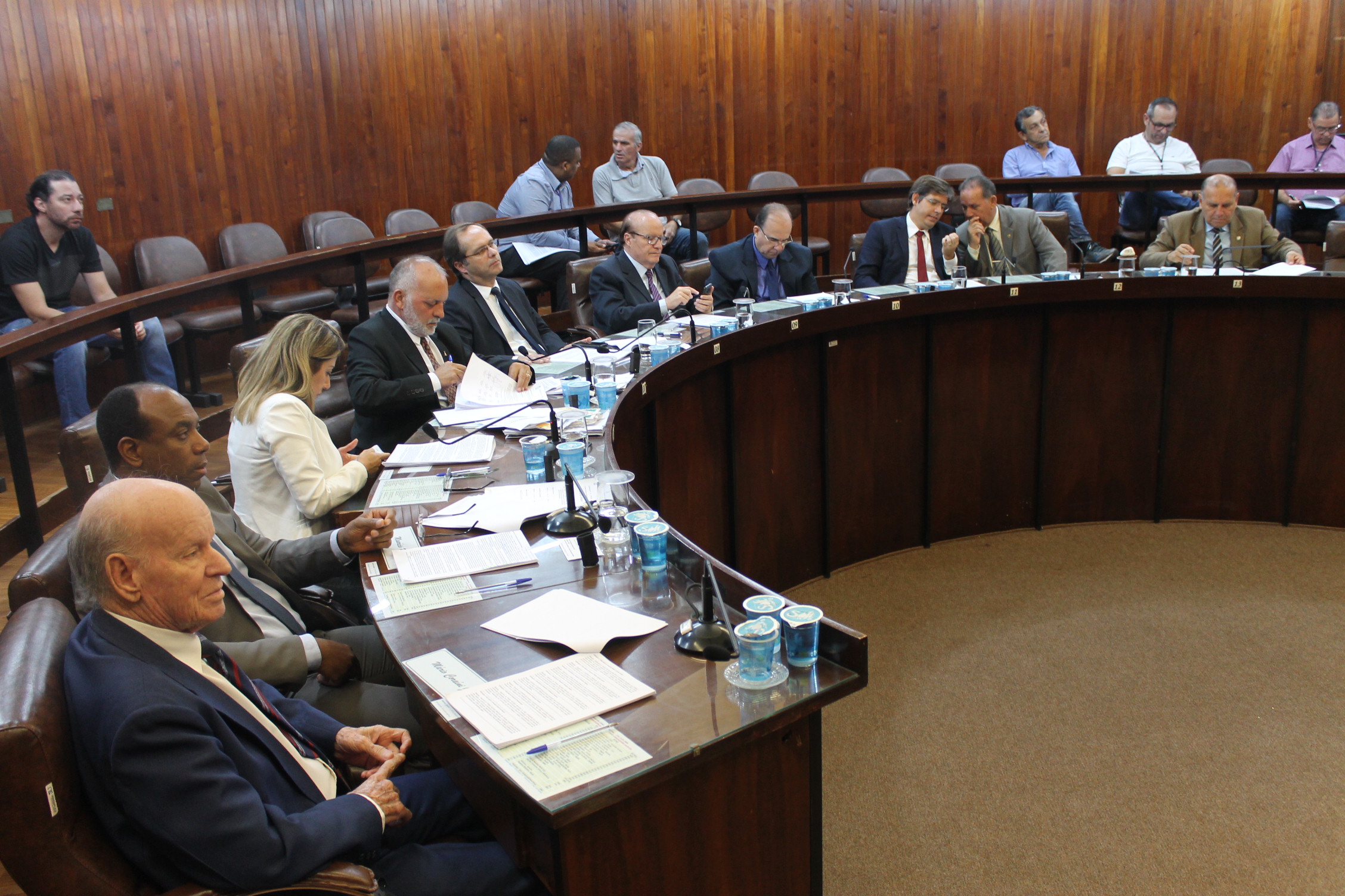 Vereadores votam cinco projetos de Lei, 58 requerimentos e 65 indicações nesta 2ª-feira