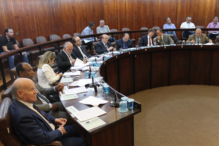 Vereadores votam cinco projetos de Lei, 58 requerimentos e 65 indicações nesta 2ª-feira