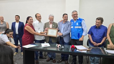 Vereadores durante evento e entrega de títulos no Hospital Beneficente Unimar