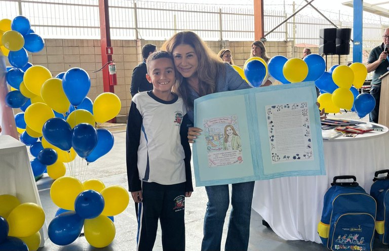 Vice-presidente da Câmara acompanha entrega de kits de material escolar na Emef Paulo Freire