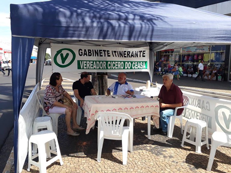 Vice-presidente da Câmara, Cícero do Ceasa, realiza gabinete itinerante no centro de Marília