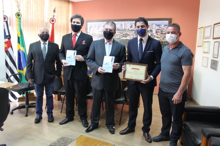 Vice-presidente do Legislativo Cícero do Ceasa homenageia o jovem advogado Bruno Baldinoti