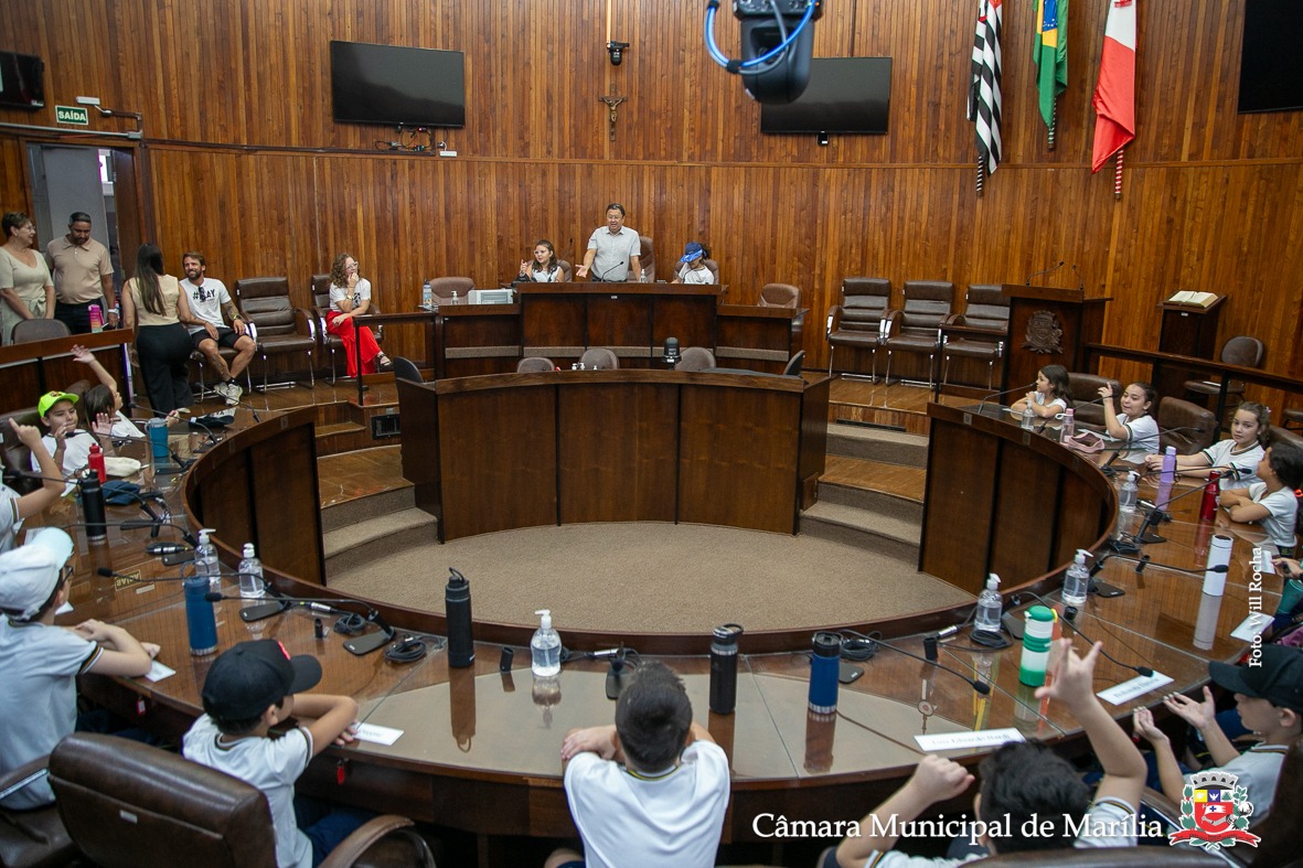Estudantes conheceram como é o funcionamento da Casa de Leis; visitas monitoradas podem ser agendadas
