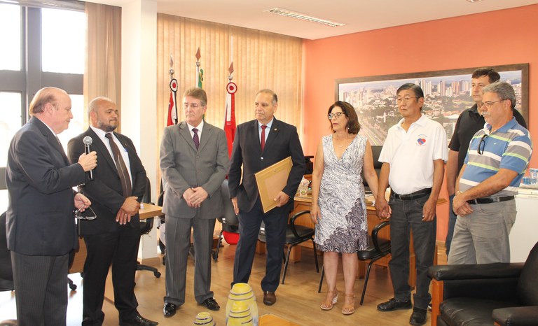 Voluntários do grupo Amigos do Bar recebem homenagens da Câmara Municipal de Marília